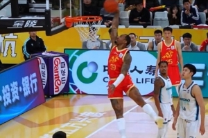 浙江廣廈以90-75戰(zhàn)勝青島，在繼續(xù)保持主場(chǎng)不敗的同時(shí)拿到6連勝。