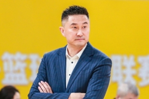 杜鋒：四川隊(duì)非常困難 他們是在為了熱愛去打球 向他們致敬