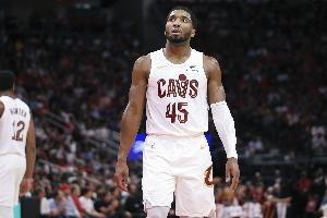 仙人指路！米切爾送吊傳 莫布里心領(lǐng)神會(huì)起飛空接暴扣