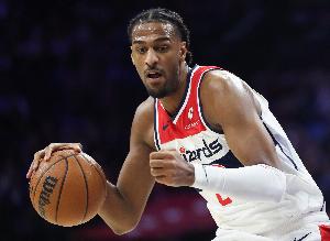 翻江倒海！薩爾沖擊內(nèi)線連續(xù)暴扣 幫助奇才占據(jù)主動(dòng)